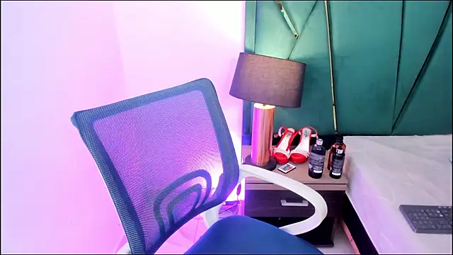 Snapshot of Tamara_Myller chatting on 04.11.26 Tamara Myller online show from 04.11.26