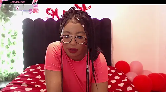 Snapshot of AmyBriiggs chatting on 02.16.25 AmyBriiggs online show from 02.16.25