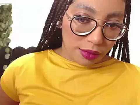 Snapshot of AmyBriiggs chatting on 11.04.25 AmyBriiggs online show from 11.04.25