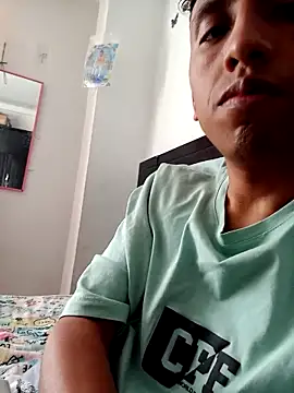 Snapshot of Alex-col chatting on 12.18.24 Alex-col online show from 12.18.24