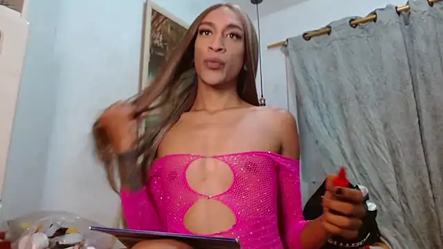 Dannacamilsaenz online show from 10.05.25