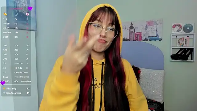 Snapshot of Fresita_Rosita chatting on 03.10.25 Fresita Rosita online show from 03.10.25