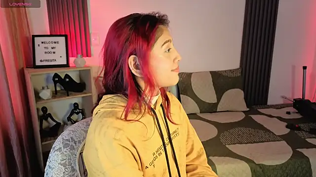 Snapshot of Fresita_Rosita chatting on 09.09.25 Fresita Rosita online show from 09.09.25