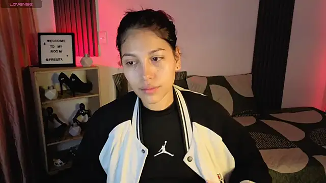 Snapshot of Fresita_Rosita chatting on 09.10.25 Fresita Rosita online show from 09.10.25