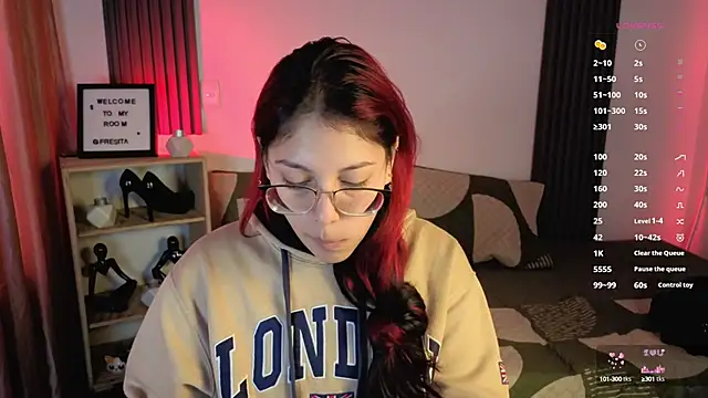 Snapshot of Fresita_Rosita chatting on 09.17.25 Fresita Rosita online show from 09.17.25