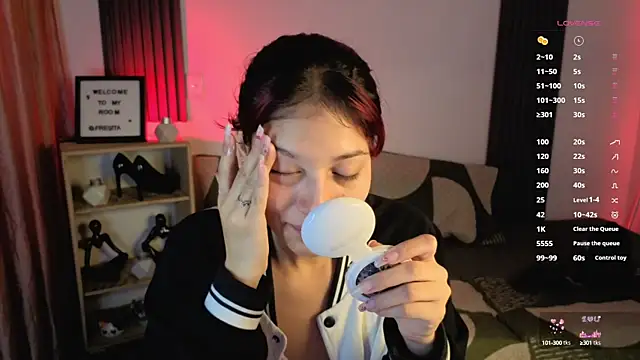 Snapshot of Fresita_Rosita chatting on 09.18.25 Fresita Rosita online show from 09.18.25