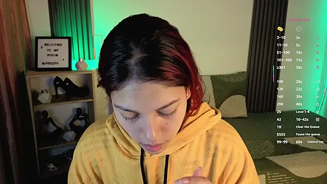 Snapshot of Fresita_Rosita chatting on 09.24.25 Fresita Rosita online show from 09.24.25