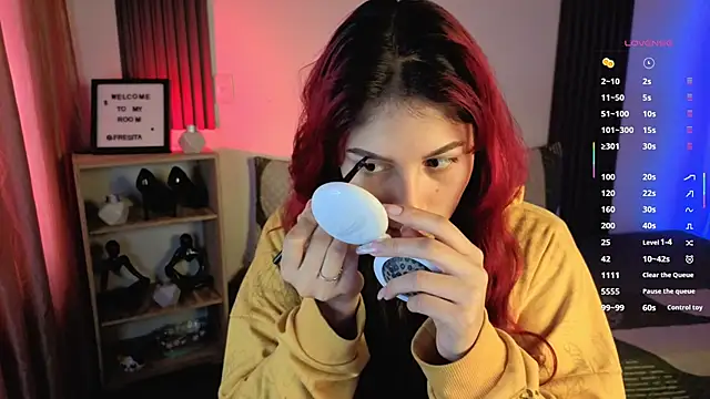 Snapshot of Fresita_Rosita chatting on 09.25.25 Fresita Rosita online show from 09.25.25