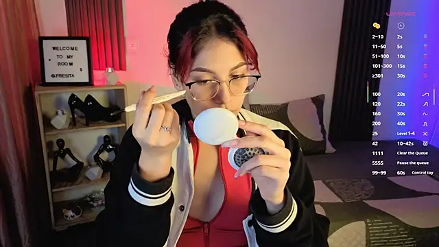 Snapshot of Fresita_Rosita chatting on 09.29.25 Fresita Rosita online show from 09.29.25