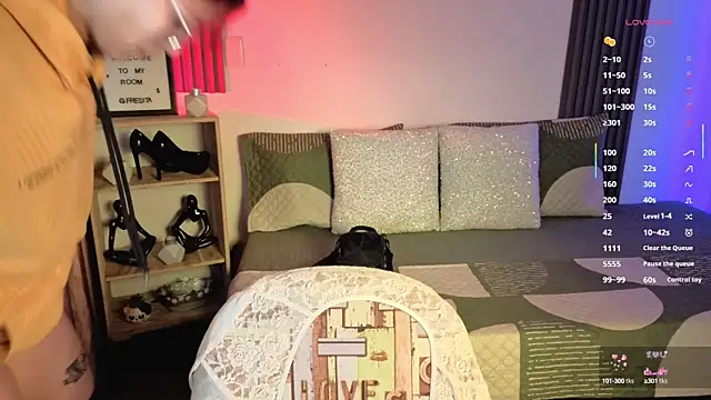 Snapshot of Fresita_Rosita chatting on 10.09.25 Fresita Rosita online show from 10.09.25