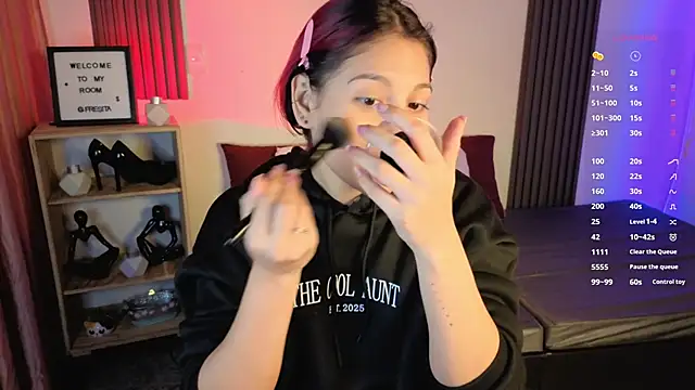 Snapshot of Fresita_Rosita chatting on 10.14.25 Fresita Rosita online show from 10.14.25