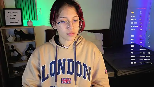 Snapshot of Fresita_Rosita chatting on 10.15.25 Fresita Rosita online show from 10.15.25