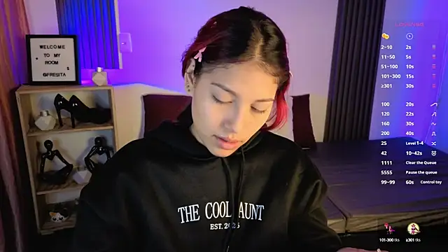 Snapshot of Fresita_Rosita chatting on 10.16.25 Fresita Rosita online show from 10.16.25