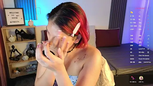 Snapshot of Fresita_Rosita chatting on 10.18.25 Fresita Rosita online show from 10.18.25