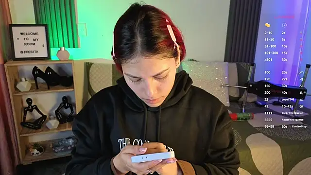 Snapshot of Fresita_Rosita chatting on 10.22.25 Fresita Rosita online show from 10.22.25