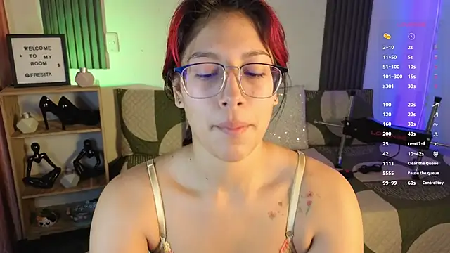 Snapshot of Fresita_Rosita chatting on 10.24.25 Fresita Rosita online show from 10.24.25