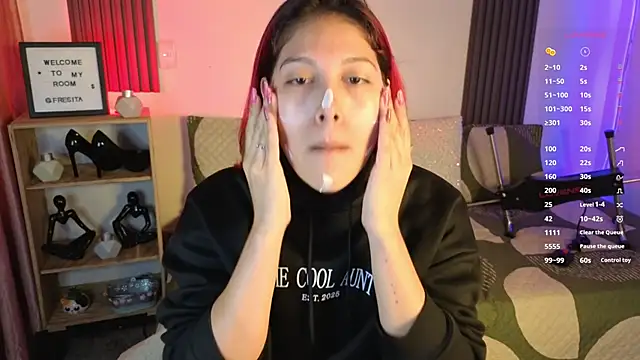 Snapshot of Fresita_Rosita chatting on 11.07.25 Fresita Rosita online show from 11.07.25