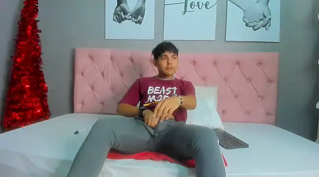 Snapshot of Samir_bear chatting on 12.19.24 Samir bear online show from 12.19.24