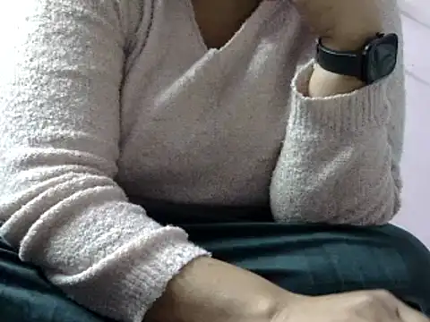 Snapshot of Housewife12 chatting on 01.06.25 Housewife12 online show from 01.06.25