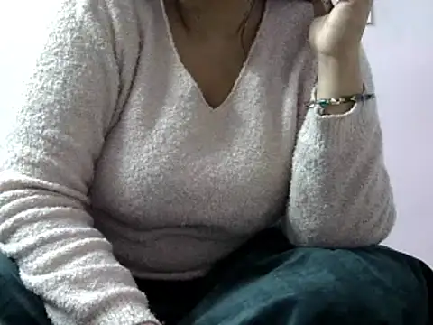 Snapshot of Housewife12 chatting on 01.18.25 Housewife12 online show from 01.18.25