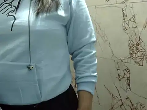 Snapshot of Housewife12 chatting on 02.05.25 Housewife12 online show from 02.05.25