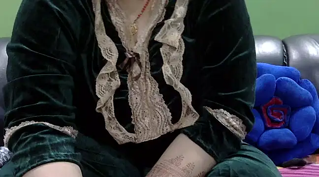 Snapshot of Housewife12 chatting on 02.28.25 Housewife12 online show from 02.28.25