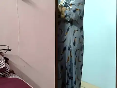 Snapshot of Housewife12 chatting on 03.07.25 Housewife12 online show from 03.07.25