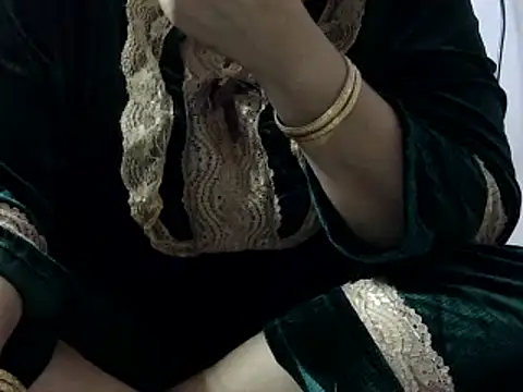 Snapshot of Housewife12 chatting on 03.13.25 Housewife12 online show from 03.13.25