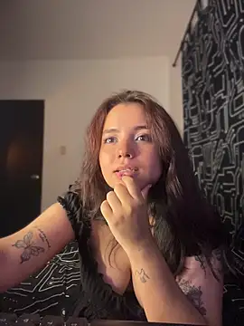 Snapshot of Ema_kraus chatting on 06.26.26 Ema kraus online show from 06.26.26