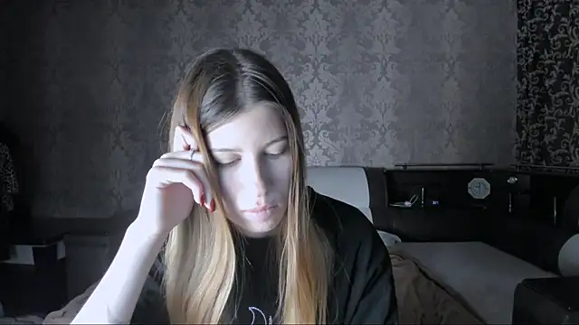 Agnes Allenn online show from 10.13.25