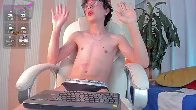 Snapshot of ash_ricci chatting on 01.03.25 ash ricci online show from 01.03.25