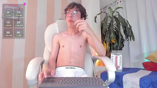 Snapshot of ash_ricci chatting on 01.08.25 ash ricci online show from 01.08.25