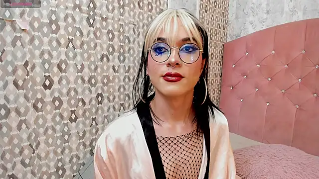 Snapshot of ash_ricci chatting on 10.31.25 ash ricci online show from 10.31.25