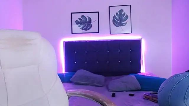 Snapshot of mia_collens chatting on 09.25.25 mia collens online show from 09.25.25