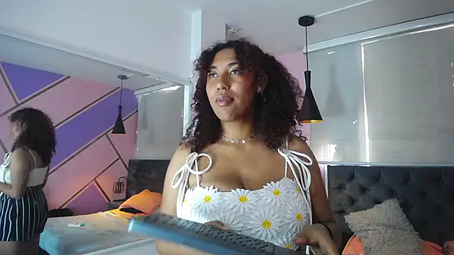 Snapshot of lauraltt chatting on 01.27.25 lauraltt online show from 01.27.25