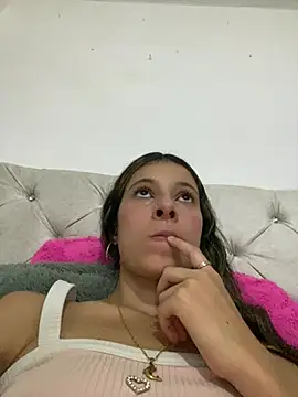Snapshot of evaFiore chatting on 03.16.25 evaFiore online show from 03.16.25