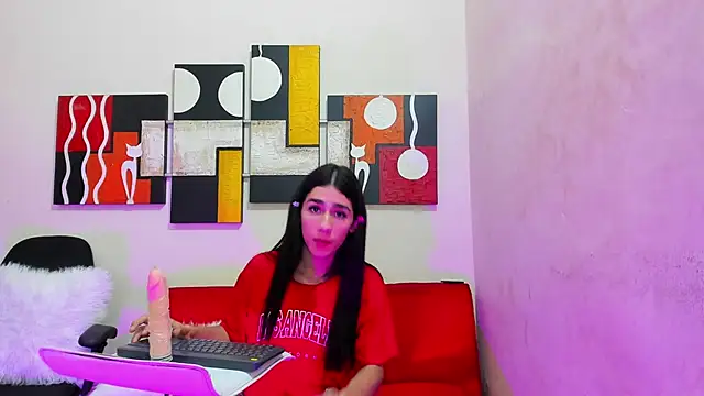 Mariana 16  online show from 02.14.25