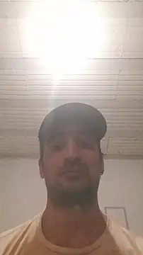 Snapshot of italianbighorse22 chatting on 10.27.25 italianbighorse22 online show from 10.27.25