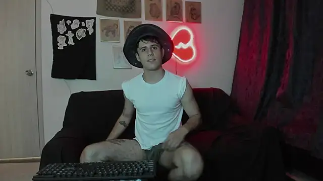 Snapshot of Antonello_Vannucci chatting on 01.10.25 Antonello Vannucci online show from 01.10.25