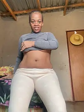 Snapshot of beverlyxxxx chatting on 12.26.24 beverlyxxxx online show from 12.26.24