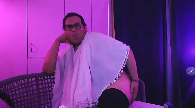 Snapshot of NikkelSofia chatting on 12.18.24 NikkelSofia online show from 12.18.24