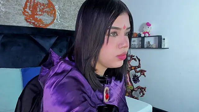 Snapshot of Lily_Woodz chatting on 10.31.25 Lily Woodz online show from 10.31.25