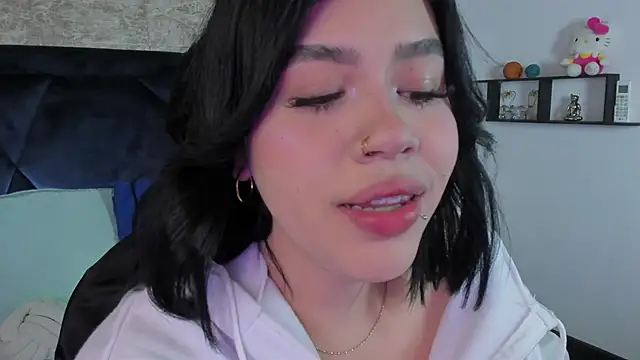 Lily Woodz online show from 12.02.25