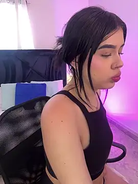 Lily Woodz online show from 05.06.26