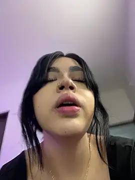 Lily Woodz online show from 07.06.26