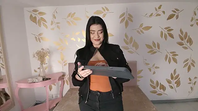 AnikaRomanoff online show from 12.28.24