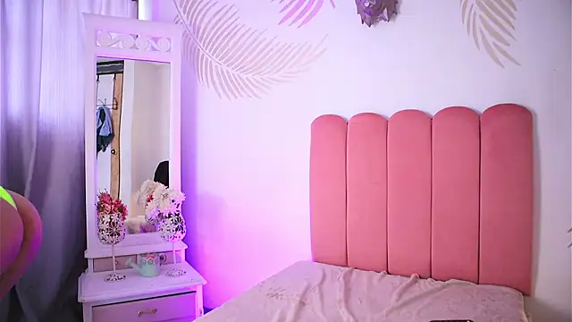 Snapshot of AnikaRomanoff chatting on 02.03.25 AnikaRomanoff online show from 02.03.25