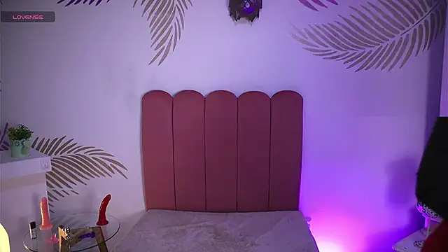 Snapshot of AnikaRomanoff chatting on 02.05.25 AnikaRomanoff online show from 02.05.25