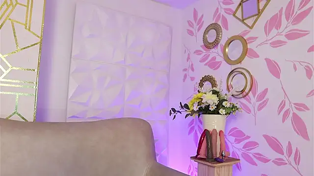 Snapshot of AnikaRomanoff chatting on 02.17.25 AnikaRomanoff online show from 02.17.25