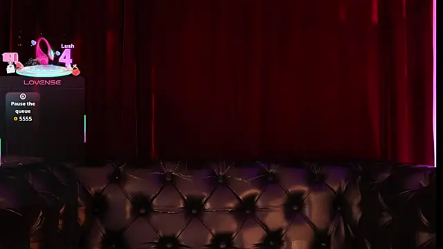 Snapshot of AnikaRomanoff chatting on 09.11.25 AnikaRomanoff online show from 09.11.25